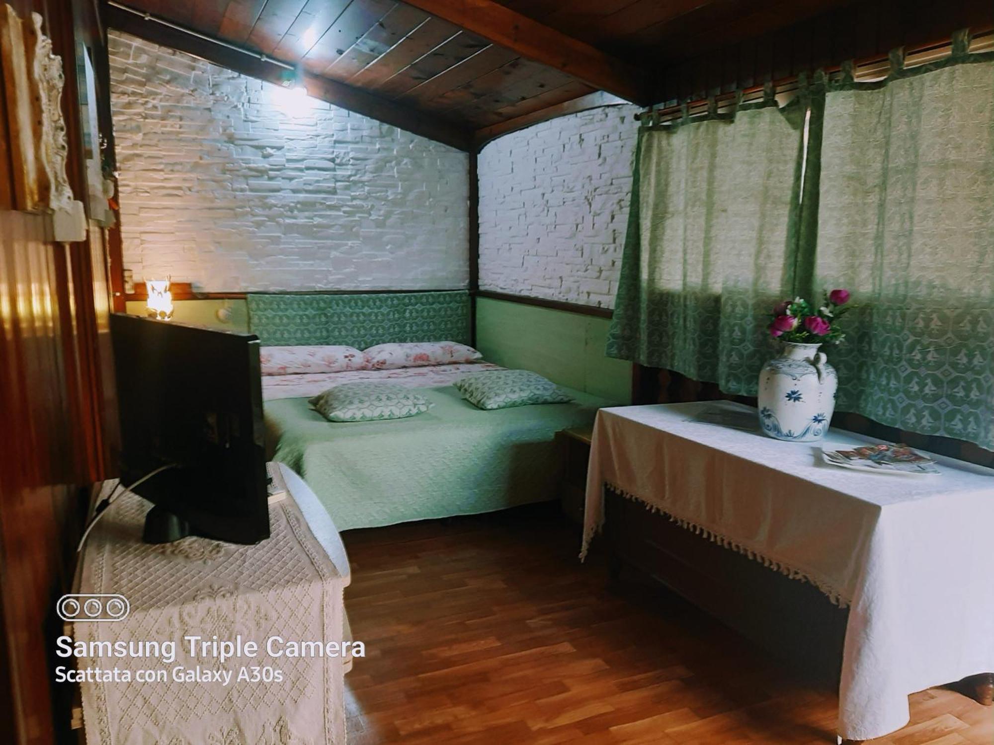 Tom E Jerry Bed & Breakfast Domus De Maria Room photo